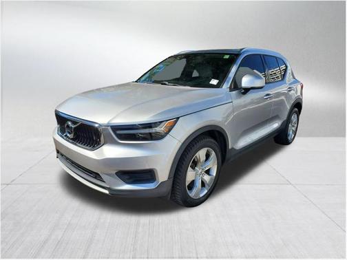 2019 Volvo XC40 T5 Momentum
