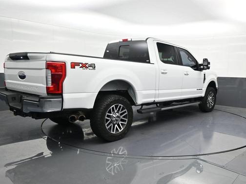 Oxford White 2019 Ford F-250 Lariat