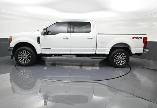 Oxford White 2019 Ford F-250 Lariat