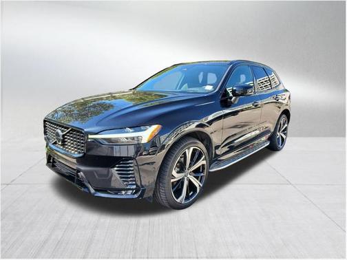 2022 Volvo XC60 B5 R-Design