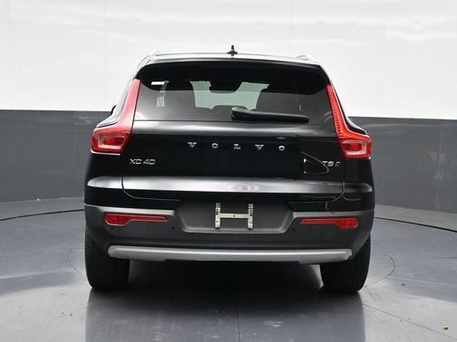 2019 Volvo XC40 T5 Momentum