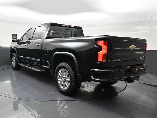 Black 2024 Chevrolet Silverado 2500 High Country