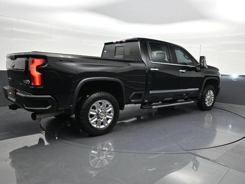 Black 2024 Chevrolet Silverado 2500 High Country