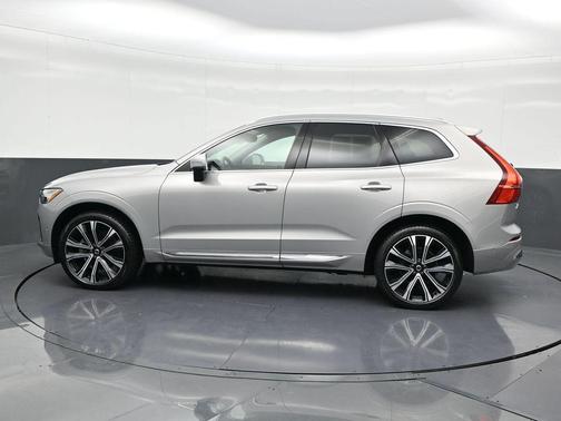 2023 Volvo XC60 B5 Ultimate Bright Theme