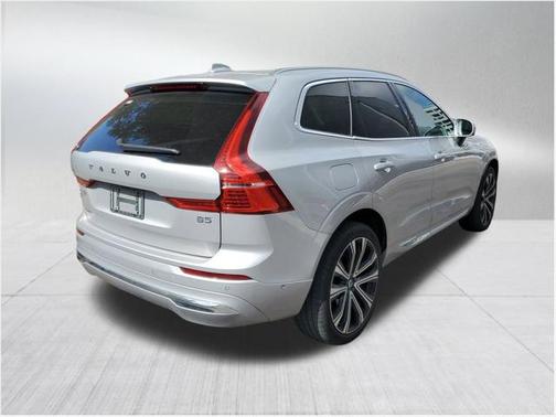 2023 Volvo XC60 B5 Ultimate Bright Theme