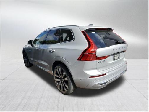 2023 Volvo XC60 B5 Ultimate Bright Theme