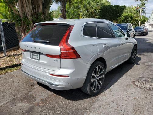 2023 Volvo XC60 B5 Ultimate Bright Theme