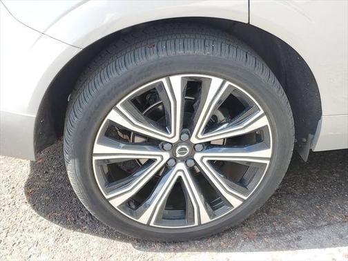 2023 Volvo XC60 B5 Ultimate Bright Theme