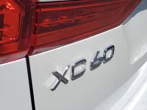 2022 Volvo XC60 B5 Inscription