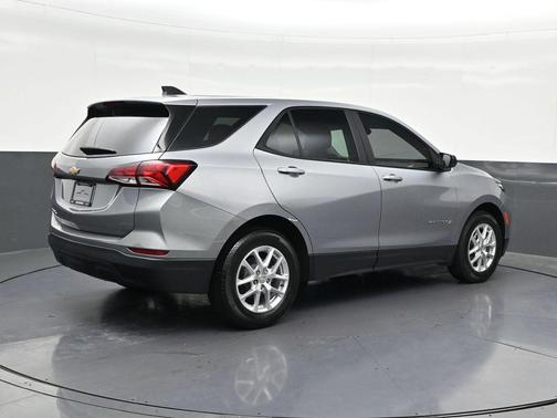 Sterling Gray Metallic 2024 Chevrolet Equinox LS