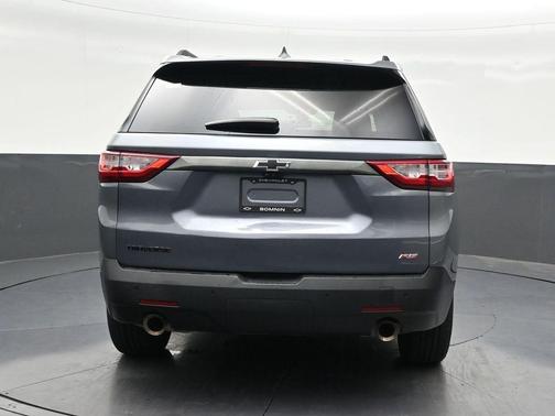 Steel Metallic 2021 Chevrolet Traverse RS