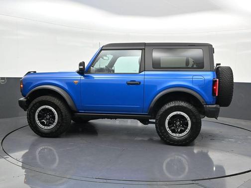 Blue Metallic 2022 Ford Bronco Badlands