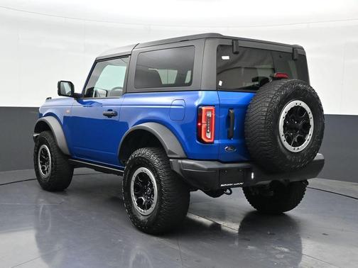 Blue Metallic 2022 Ford Bronco Badlands