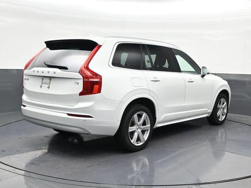 Crystal White 2022 Volvo XC90 T5 Momentum