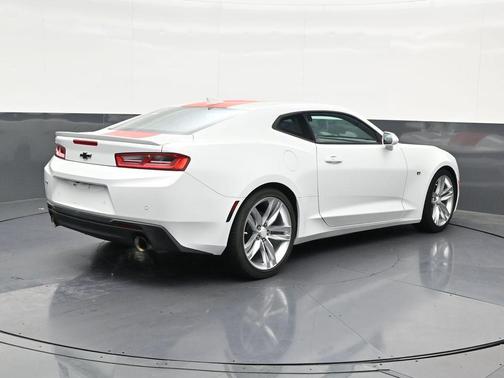Summit White 2016 Chevrolet Camaro 2LT