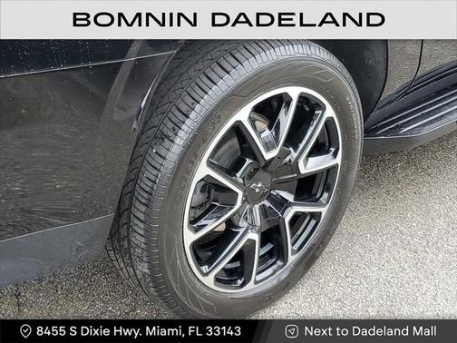 2023 Chevrolet Suburban RST