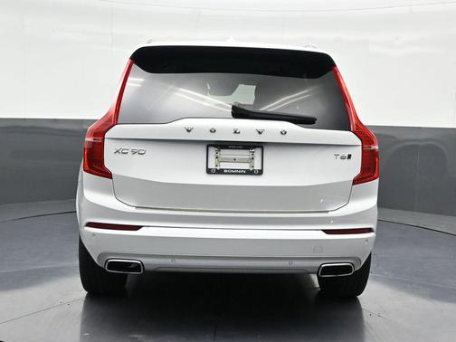 2021 Volvo XC90 T6 Momentum