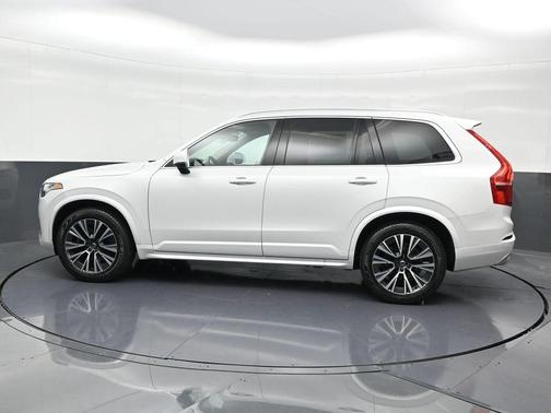 2021 Volvo XC90 T6 Momentum