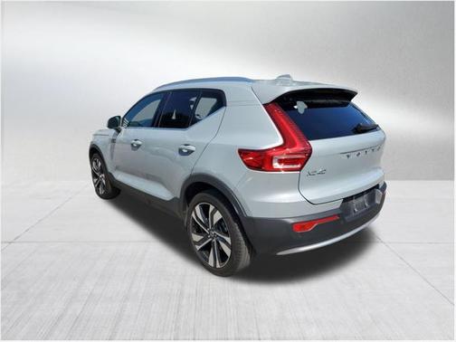 2024 Volvo XC40 B5 Plus Bright Theme