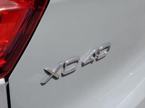 2024 Volvo XC40 B5 Plus Bright Theme