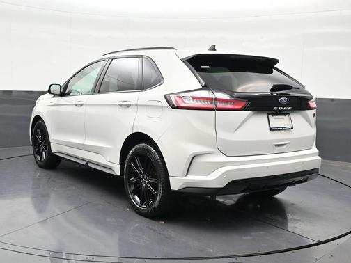 Star White Metallic Tri-Coat 2024 Ford Edge ST Line