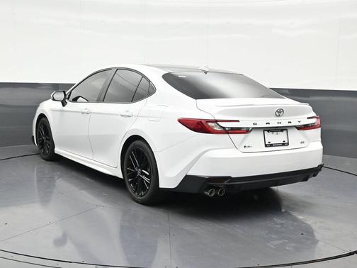 Ice 2026 Toyota Camry SE