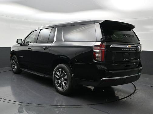 Black 2022 Chevrolet Suburban LT