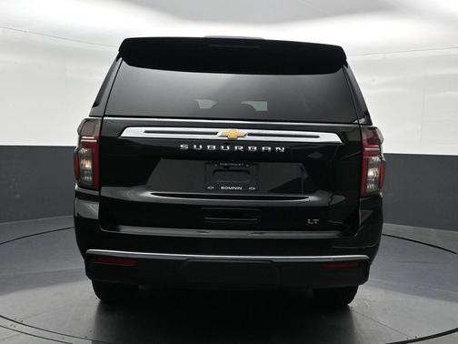 Black 2022 Chevrolet Suburban LT