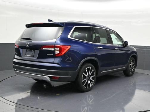 2022 Honda Pilot Touring 8-Passenger