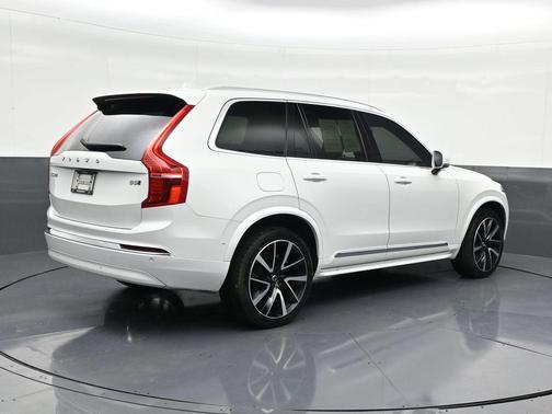 2024 Volvo XC90 B5 Plus