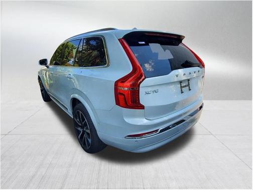 2024 Volvo XC90 B5 Plus