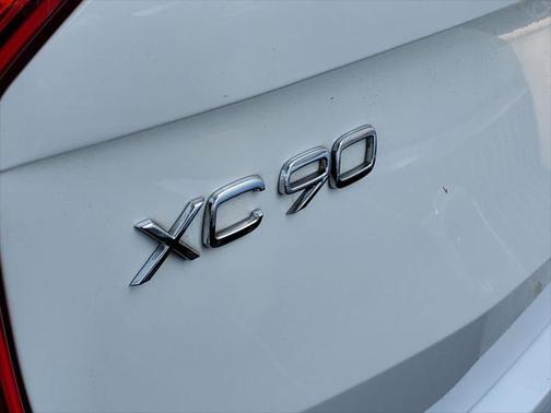2024 Volvo XC90 B5 Plus
