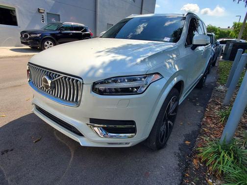2024 Volvo XC90 B5 Plus