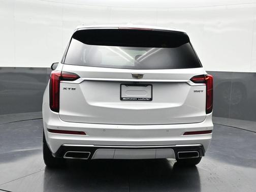 2022 Cadillac XT6 Luxury FWD