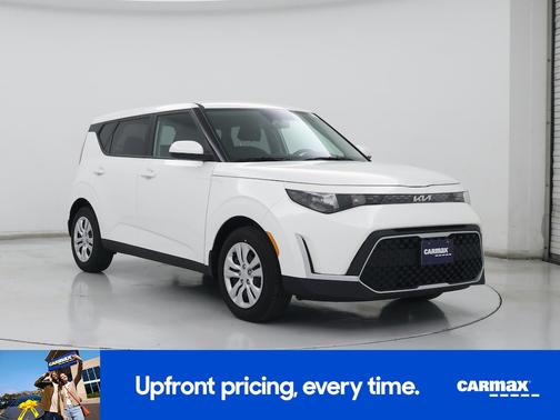 White 2025 Kia Soul LX