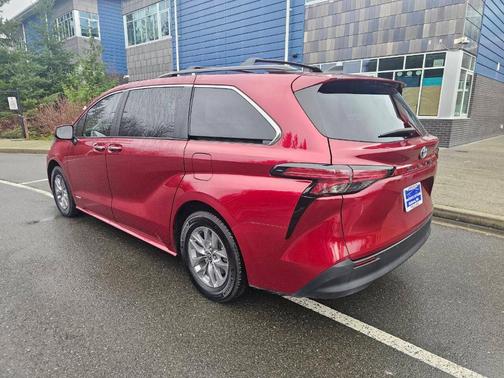 2021 Toyota Sienna XLE 8 Passenger