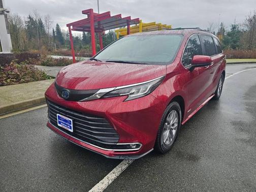 2021 Toyota Sienna XLE 8 Passenger