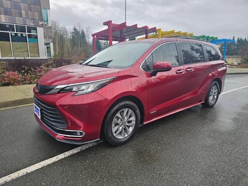 2021 Toyota Sienna XLE 8 Passenger
