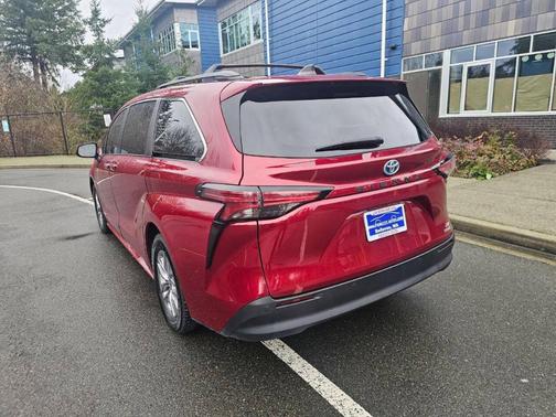 2021 Toyota Sienna XLE 8 Passenger