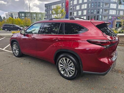 2024 Toyota Highlander Platinum