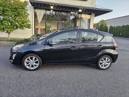 2016 Toyota Prius c Four