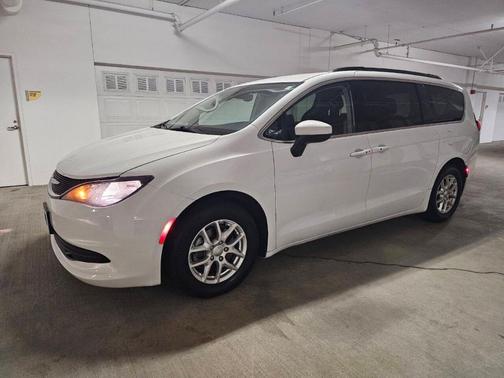 2020 Chrysler Voyager LXI