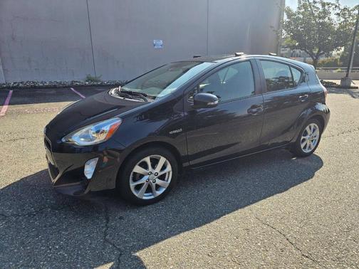 2016 Toyota Prius c Four