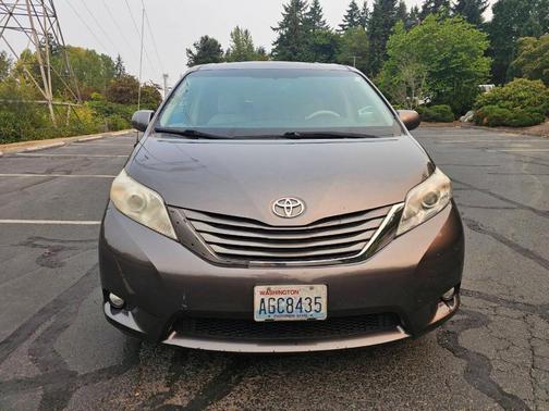 2012 Toyota Sienna XLE Auto Access Seat