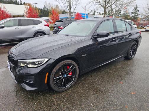 2022 BMW 330e xDrive