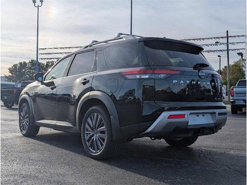 2023 Nissan Pathfinder SL 4WD