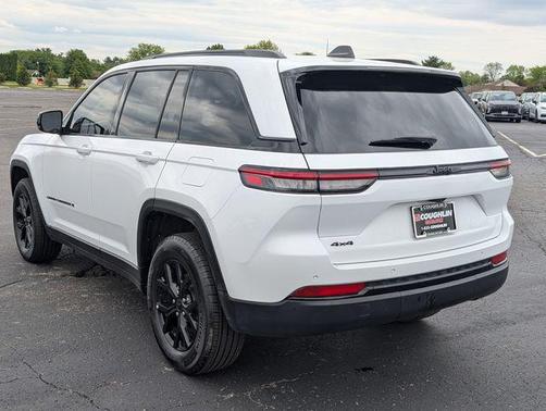 Bright White Clearcoat 2025 Jeep Grand Cherokee Altitude