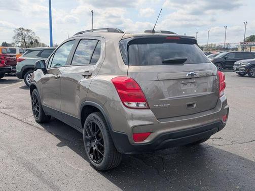 Stone Gray Metallic 2022 Chevrolet Trax LT