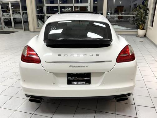 Carrara White 2012 Porsche Panamera 4