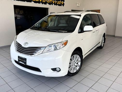 Blizzard Pearl 2016 Toyota Sienna XLE